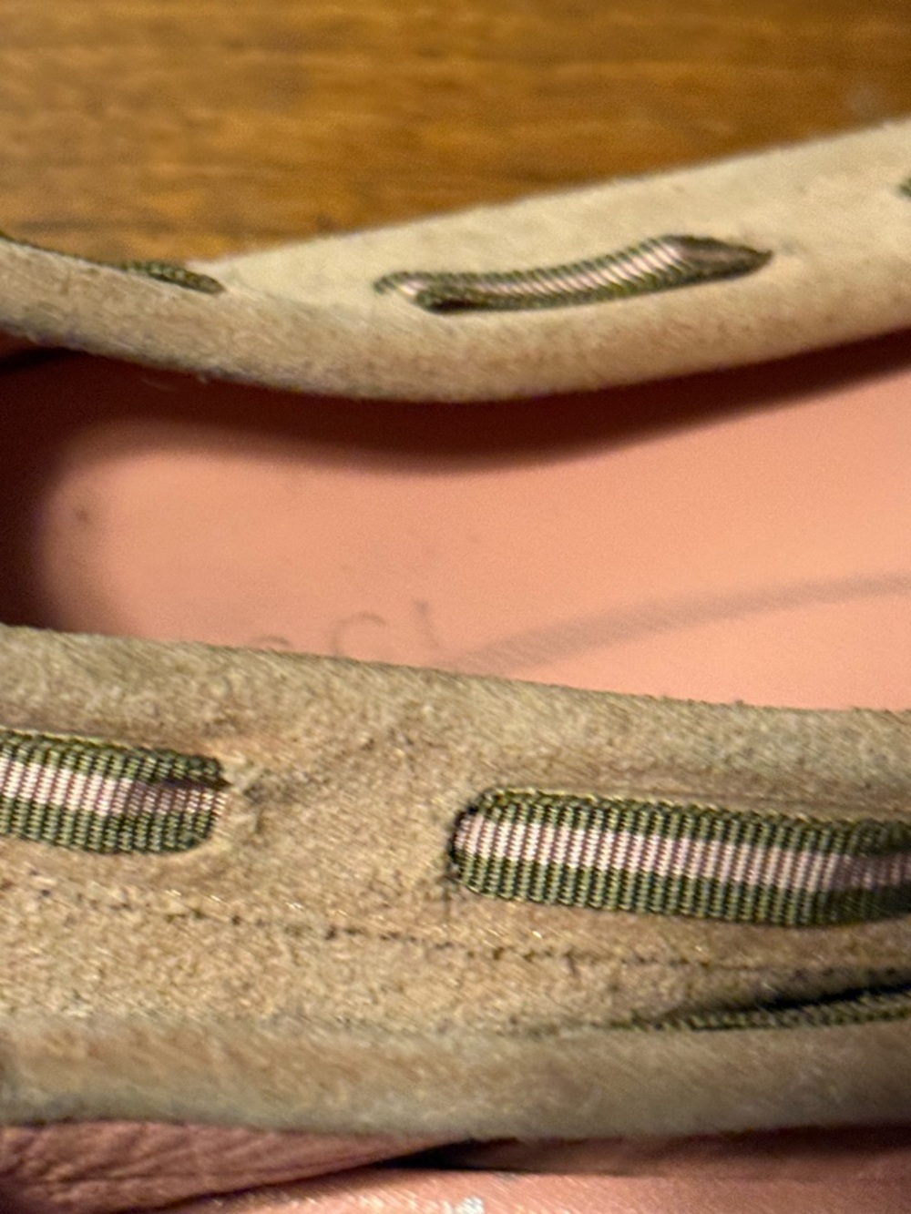 Gucci Beige Suede Women's Moccasins with Pink Insole and Ribbon Bow - Picture 4 of 12